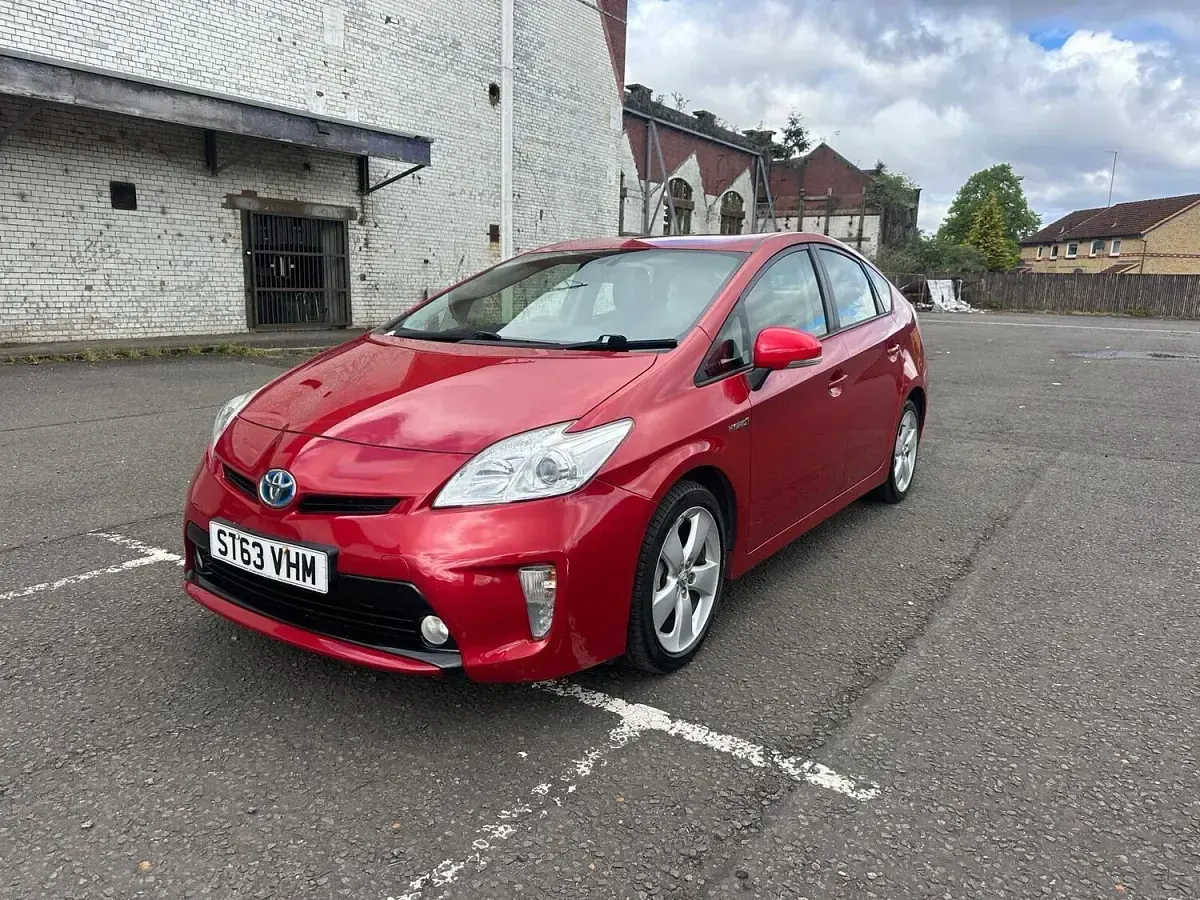 Used Toyota Prius T4 2014 Red Hatchback