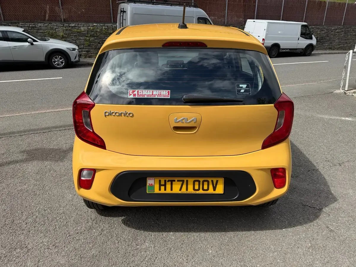 Used Kia Picanto 66 HP (48 kW) 2022 Yellow Hatchback