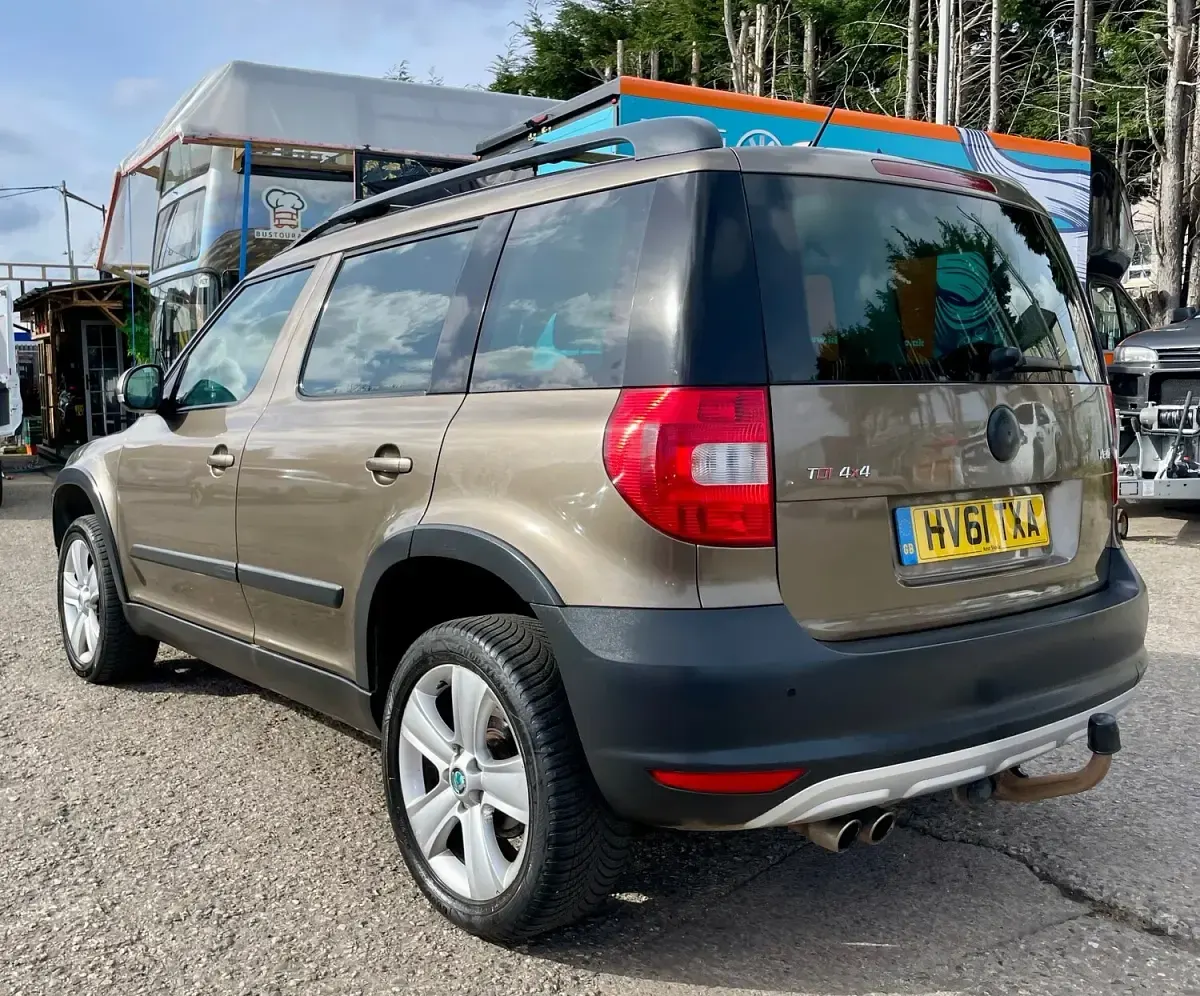 Used Skoda Yeti SE 168 HP (123 kW) 2011 Brown SUV