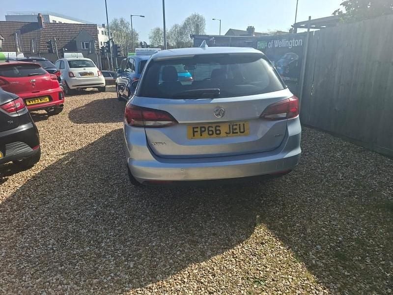 Second-hand Vauxhall Astra Elite 136 CP (100 kW) 2017 Argintiu Break