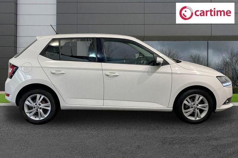 Used Skoda Fabia SE 75 HP (55 kW) 2019 White Hatchback
