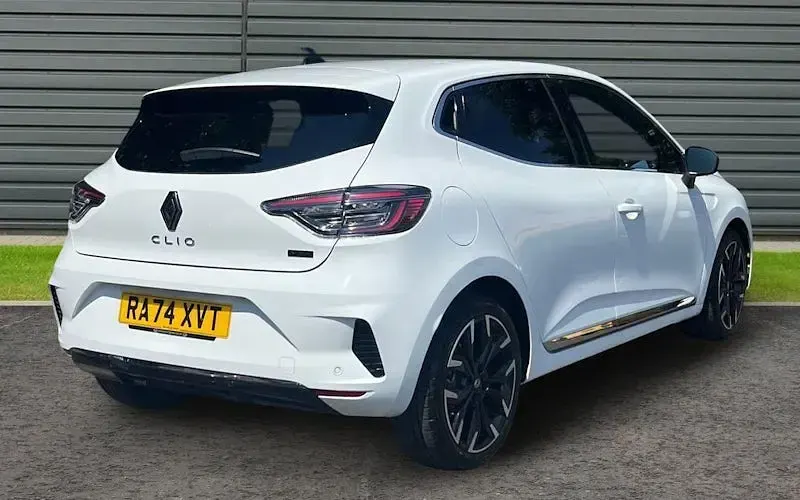 New Renault Clio Techno 143 HP (105 kW) 2025 White Hatchback