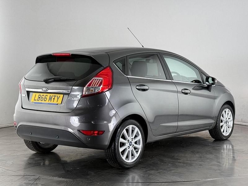 Used Ford Fiesta Titanium 101 HP (74 kW) 2017 Grey Hatchback
