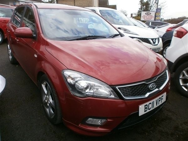 Red Used 2011 Kia Ceed 3 Hatchback | £4,795 (Fair price) - Image 1/1