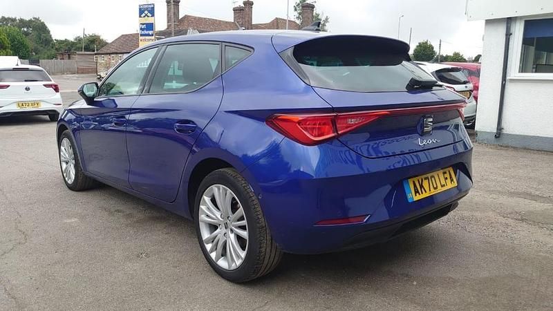 Begagnad Seat Leon SE Dynamic 130 HK (95 kW) 2020 Blå Halvkombi