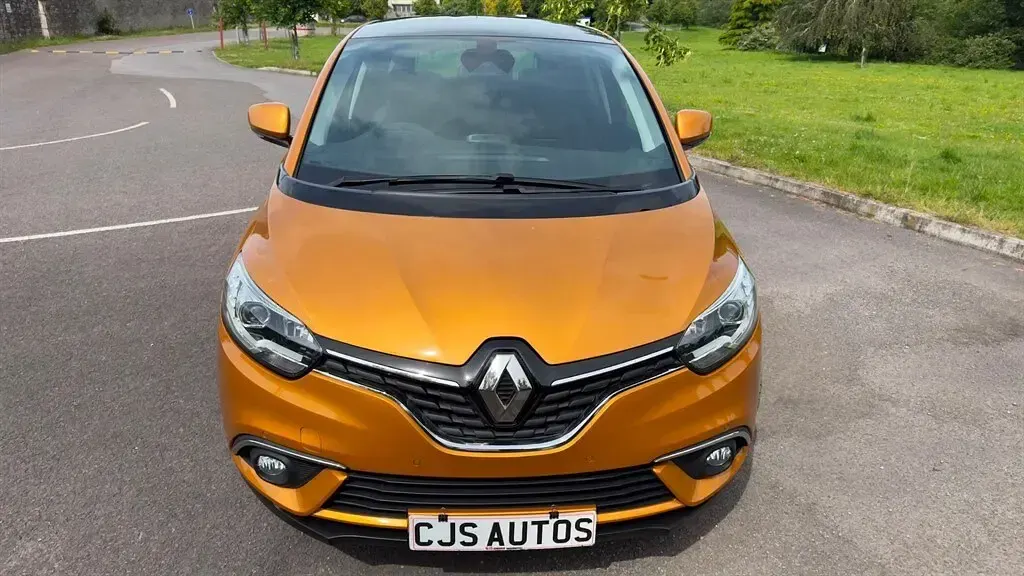 Used Renault Scenic E-Tech Dynamique 130 HP (95 kW) 2017 Yellow MPV