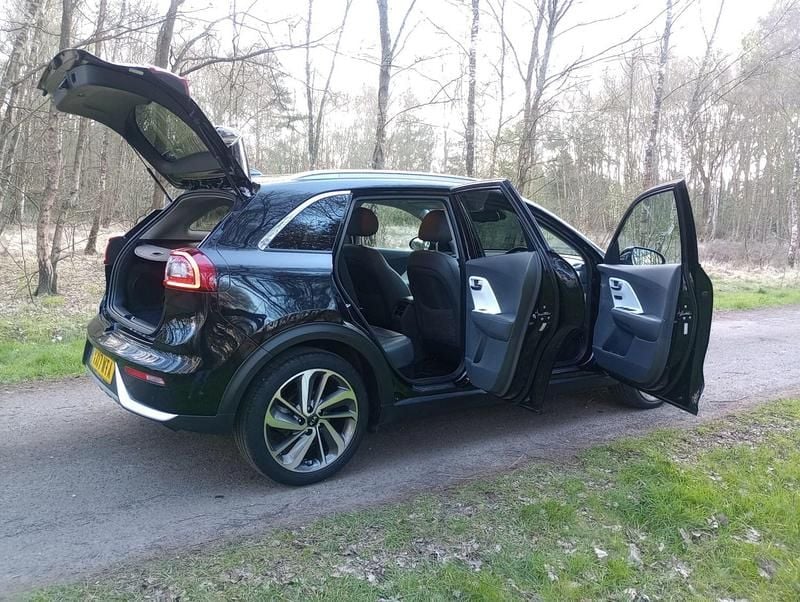 Used Kia Niro First Edition 141 HP (103 kW) 2017 Black SUV