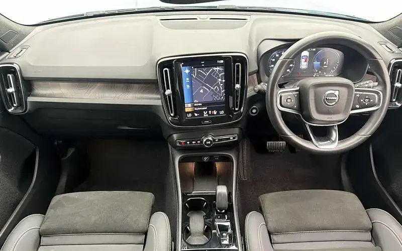 Used Volvo XC40 Plus 211 HP (155 kW) 2023 Blue SUV