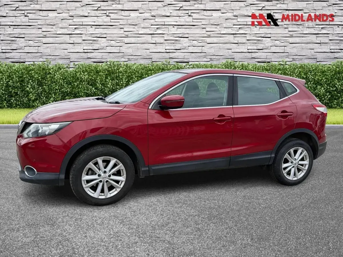 Used Nissan Qashqai Acenta 110 HP (80 kW) 2016 Red SUV