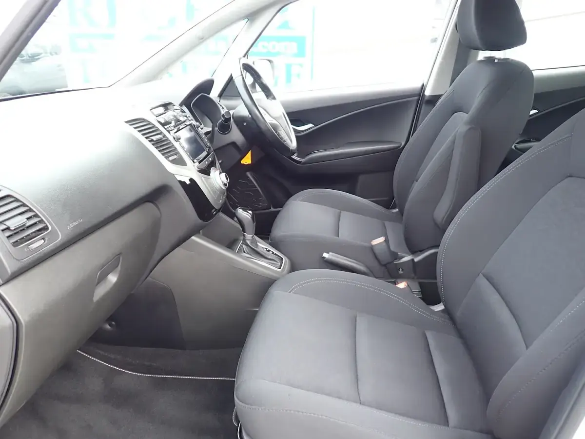 Used Hyundai ix20 SE 125 HP (91 kW) 2019 White Hatchback
