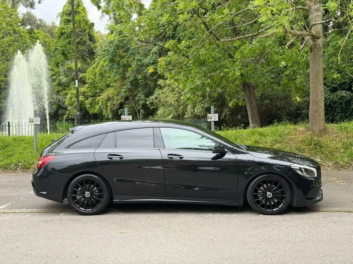 Usado Mercedes CLA220 AMG line 2018 Preto Sedan