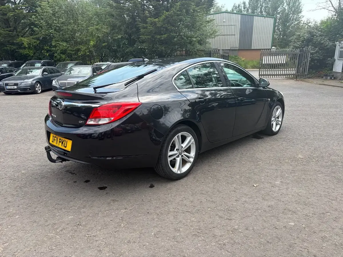 Used Vauxhall Insignia SRi 160 HP (117 kW) 2011 Black Hatchback
