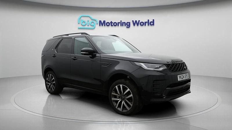 Black Used 2024 Land Rover Discovery 5 SE Dynamic SUV | £55,300 (Fair price) - Image 1/4
