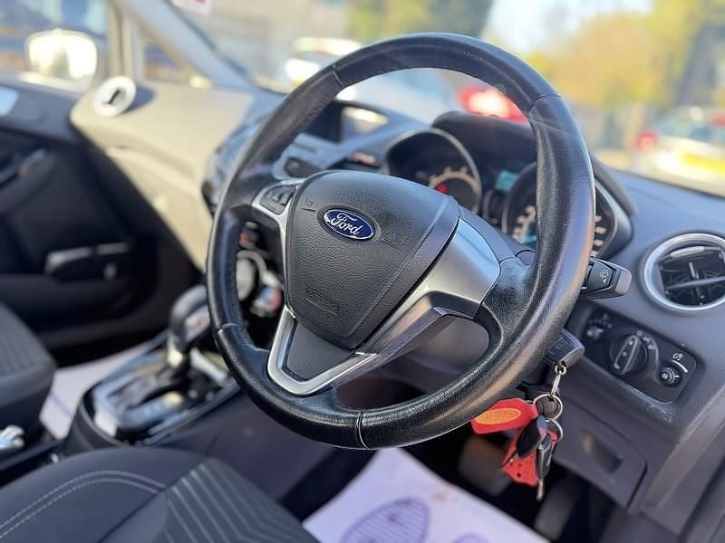 Used Ford Fiesta Zetec 100 HP (73 kW) 2016 Grey Hatchback