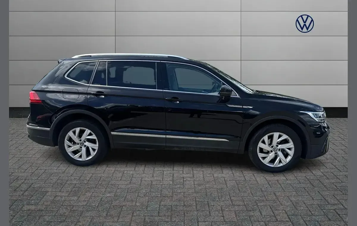 Used VW Tiguan Life 150 HP (110 kW) 2022 Black SUV