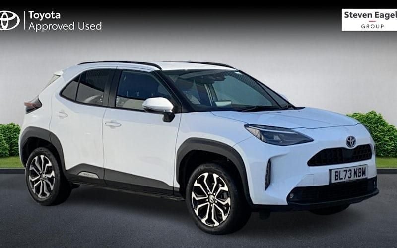 Used 2025 Toyota Yaris Hybrid Design Estate | £21,664 (Good price) - Image 1/4