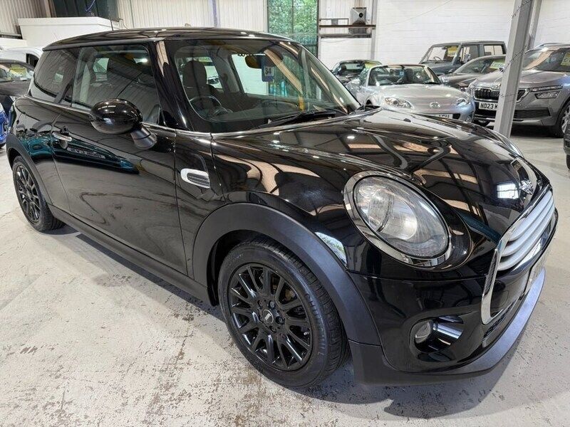 Black Used 2015 Mini Cooper Chili Hatchback | £6,995 (Super price) - Image 1/4