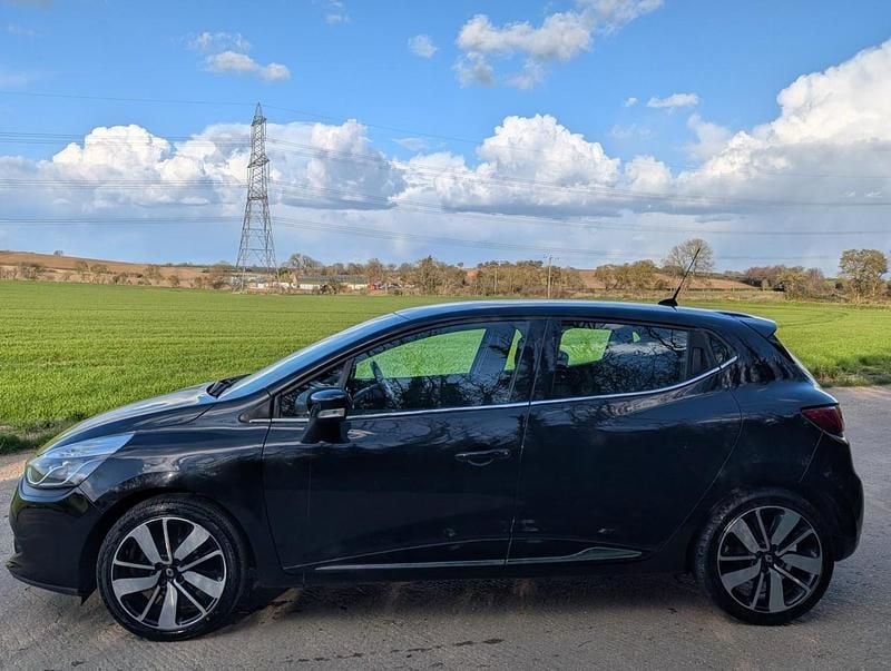 Used Renault Clio IV Dynamique 2015 Black Hatchback