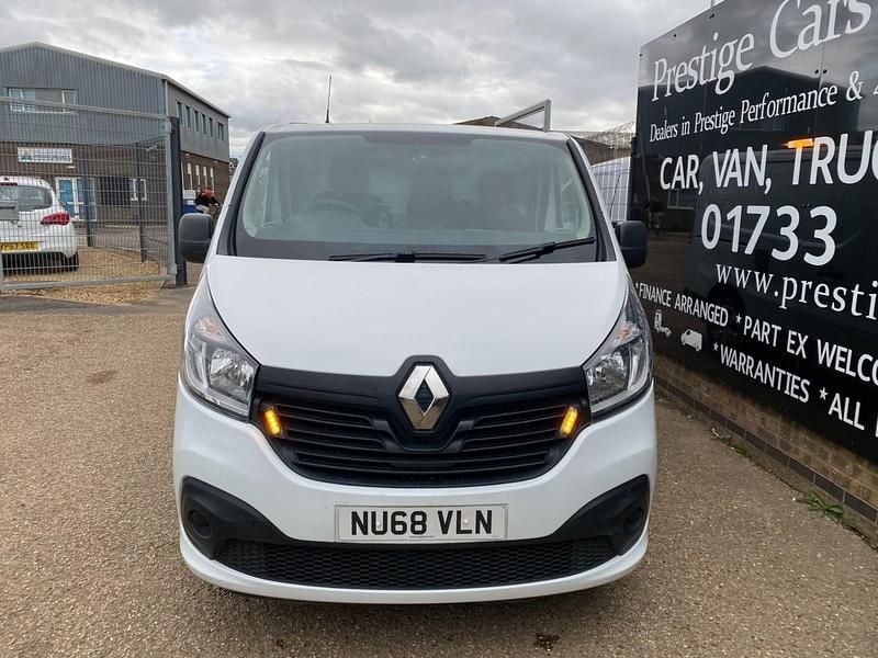 Used Renault Trafic Business 125 HP (91 kW) 2018 White MPV