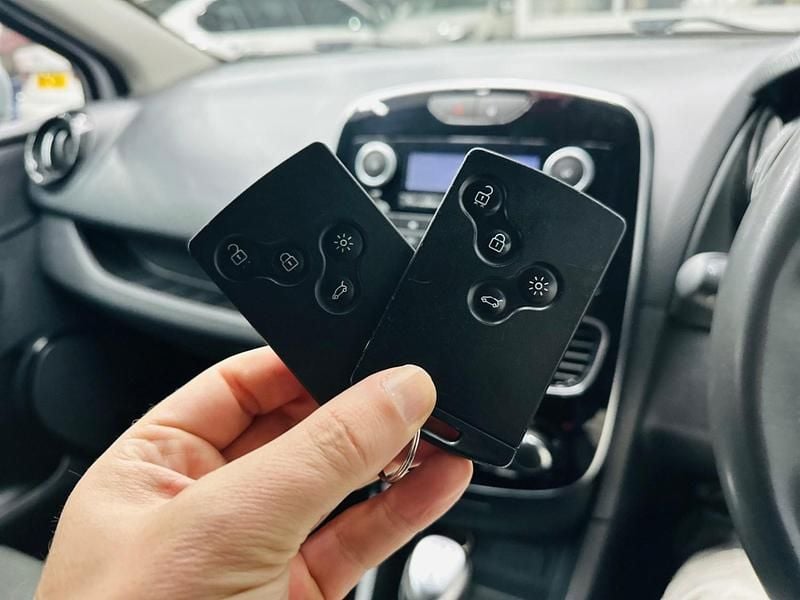 Used Renault Clio V Play 90 HP (66 kW) 2025 Grey Hatchback