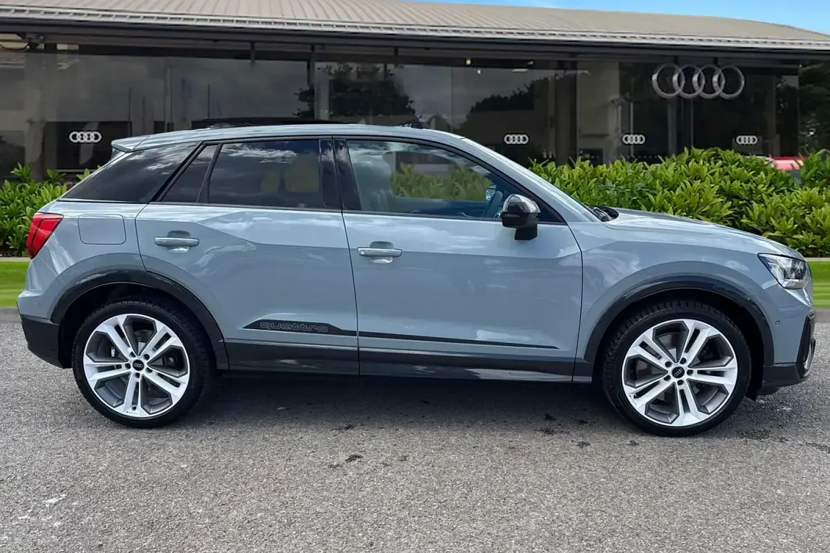 Nuevo Audi SQ2 Design 300 CV (220 kW) 2026 Gris SUV