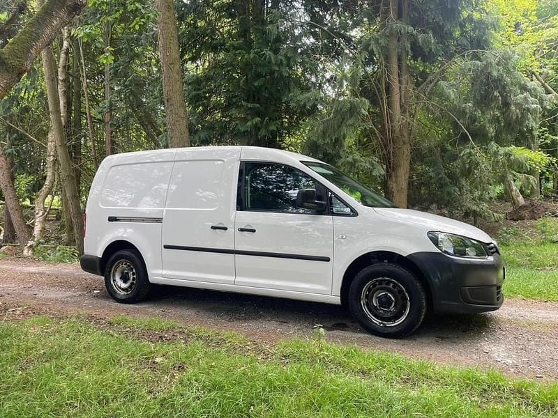 Usado VW Caddy Maxi Startline 102 HP (75 kW) 2017 Branco Monovolume