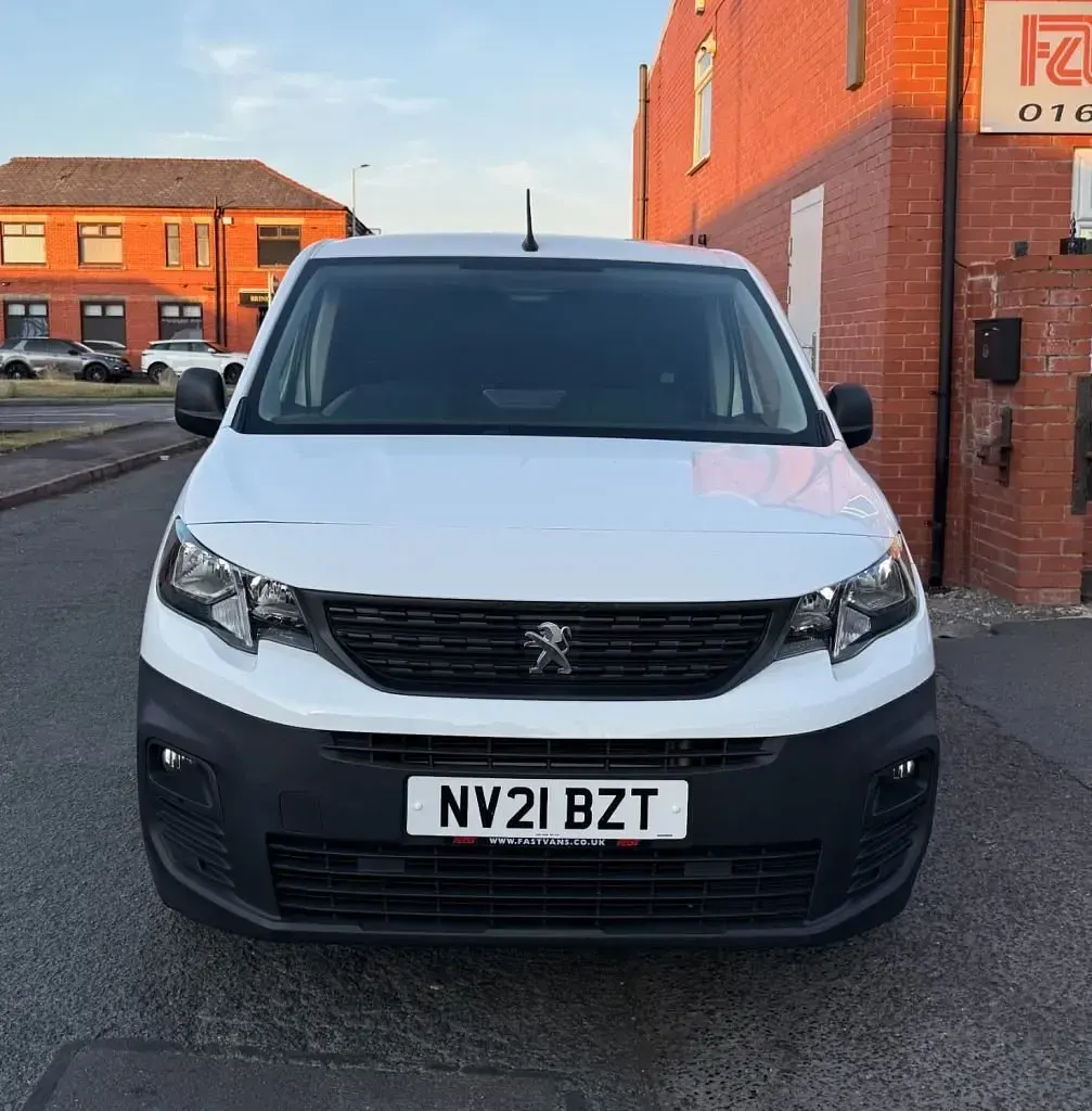 Used Peugeot Partner 100 HP (73 kW) 2021 White MPV