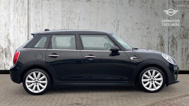Used Mini Cooper Classic 136 HP (100 kW) 2018 Black Hatchback