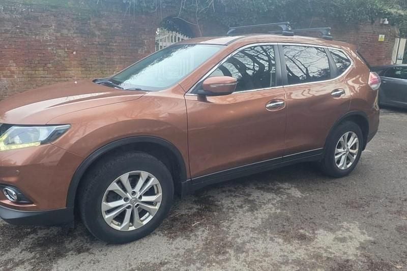 Used Nissan X-Trail Acenta 130 HP (95 kW) 2016 Orange SUV