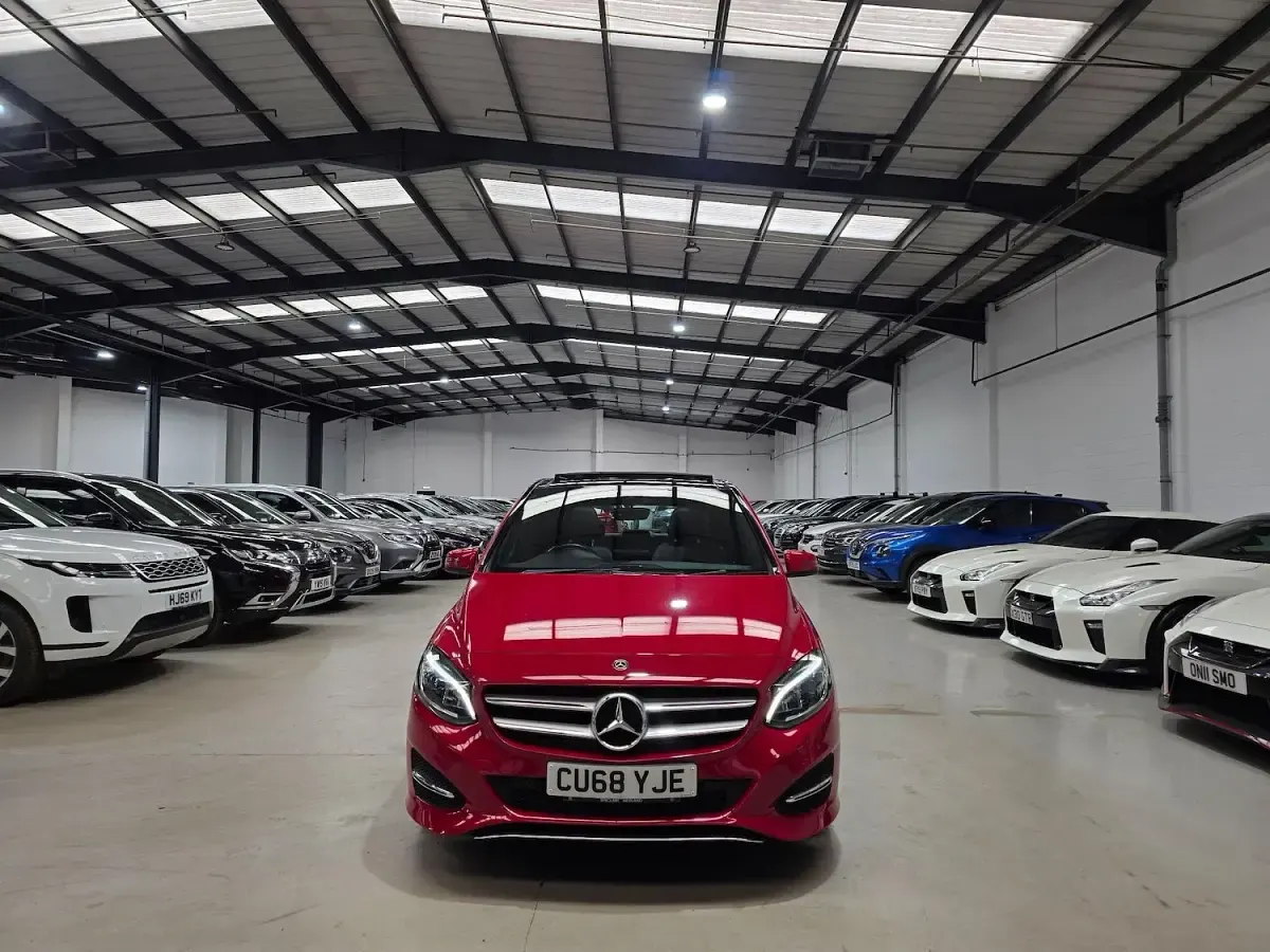 Used Mercedes B180 Exclusive 2018 Red Hatchback