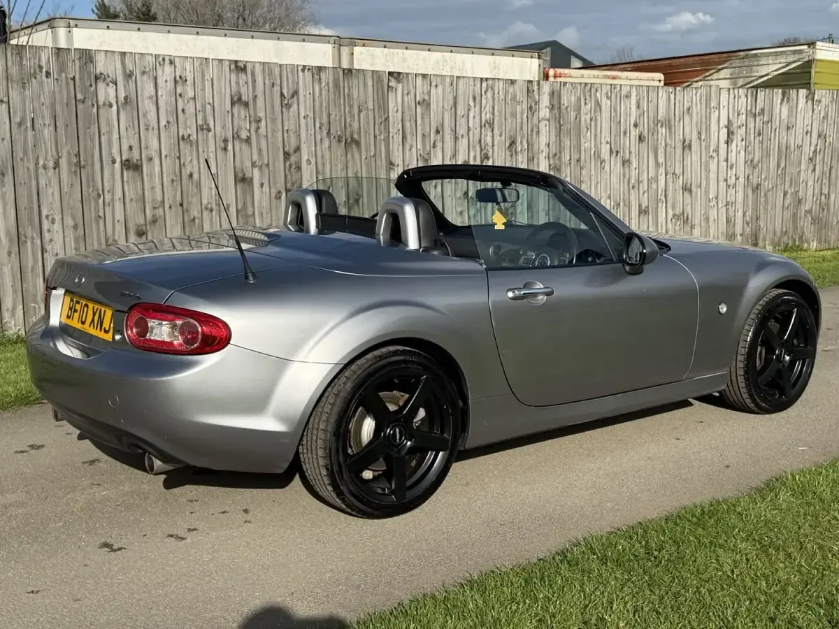 Begagnad Mazda MX5 161 HK (118 kW) 2010 Silver Cab