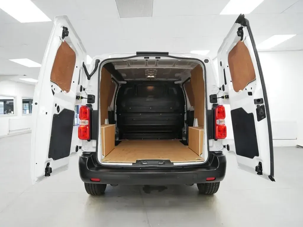 Used Vauxhall Vivaro Edition 100 HP (73 kW) 2023 White MPV