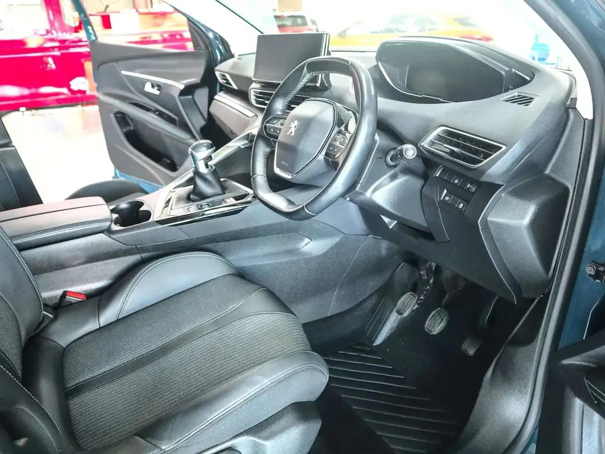 Second-hand Peugeot 3008 Allure 131 CP (96 kW) 2021 Albastru SUV