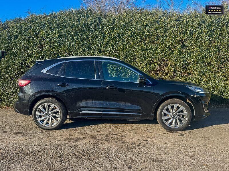 Begagnad Ford Kuga Vignale 225 HK (165 kW) 2022 Svart SUV