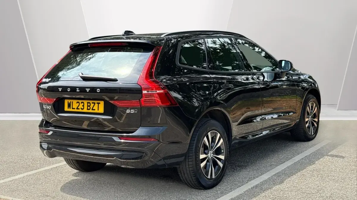 Used Volvo XC60 Core 250 HP (183 kW) 2023 Black SUV