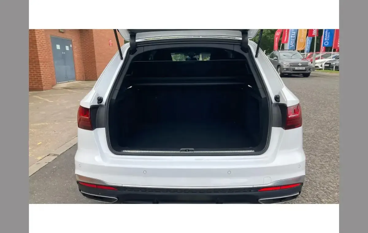 Used Audi A4 S-Line 200 HP (147 kW) 2024 White Estate