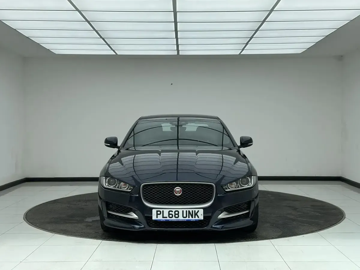 Used Jaguar XE R-Sport 163 HP (119 kW) 2018 Blue Sedan