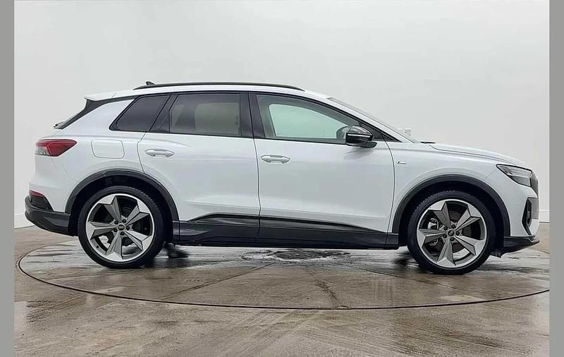 Used Audi Q4 e-tron Black Edition 210 kW (286 HP) 2025 White SUV