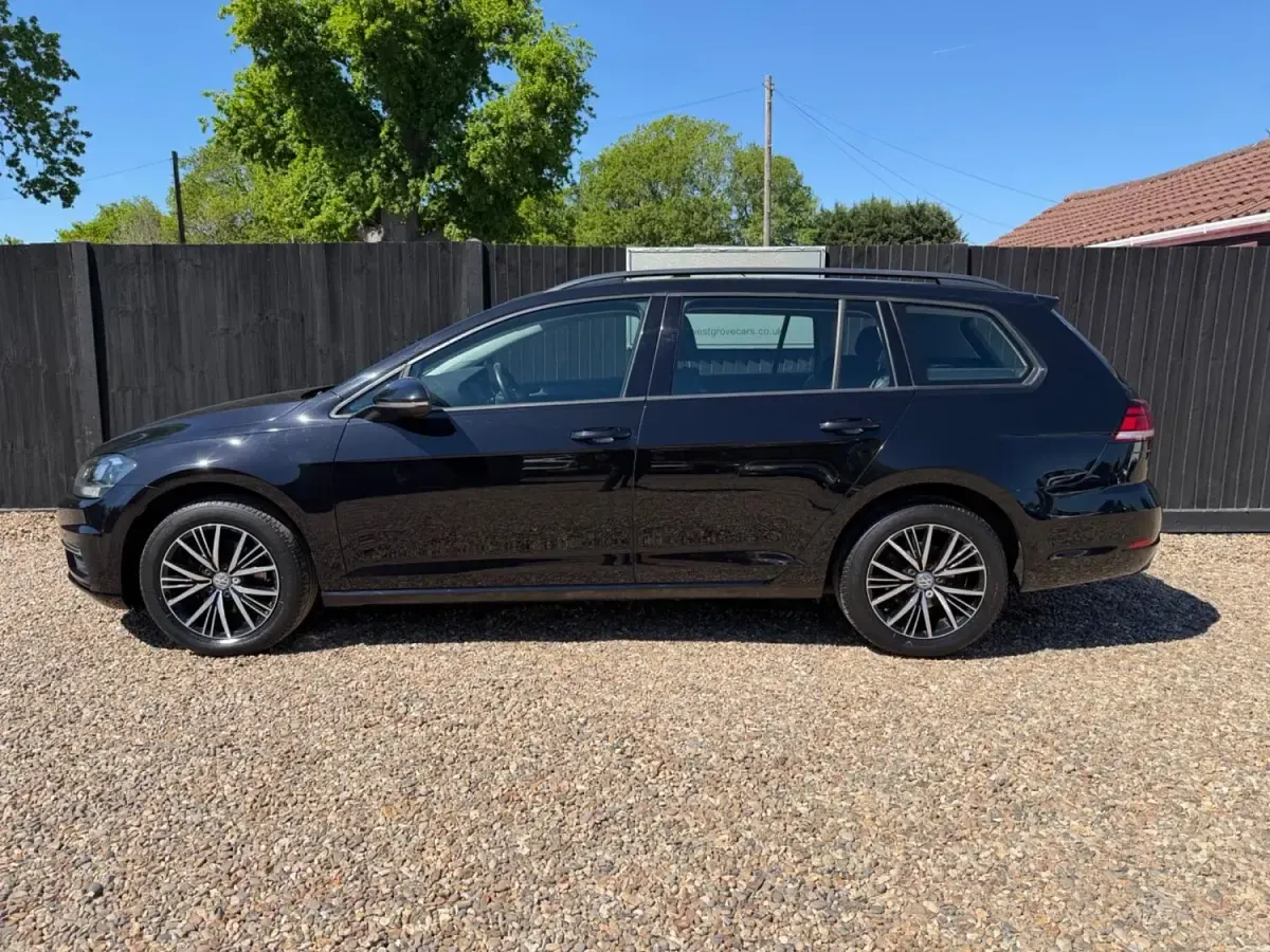 Używany VW Golf VII SE 115 KM (84 kW) 2017 Czarny Kombi