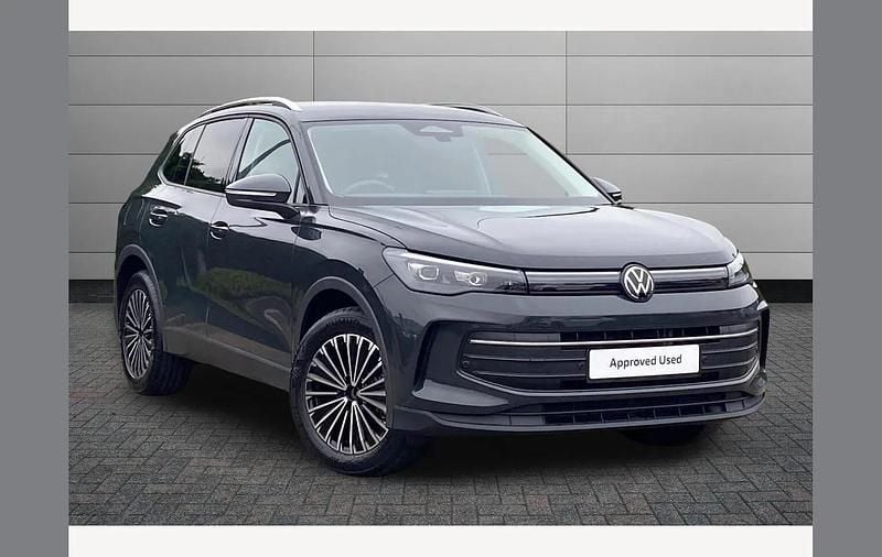 Grey New 2025 VW Tiguan Match SUV | £35,050 (Super price) - Image 1/3