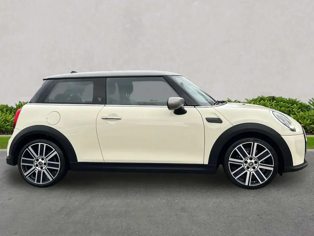 Used Mini Cooper Exclusive 136 HP (100 kW) 2022 White Hatchback