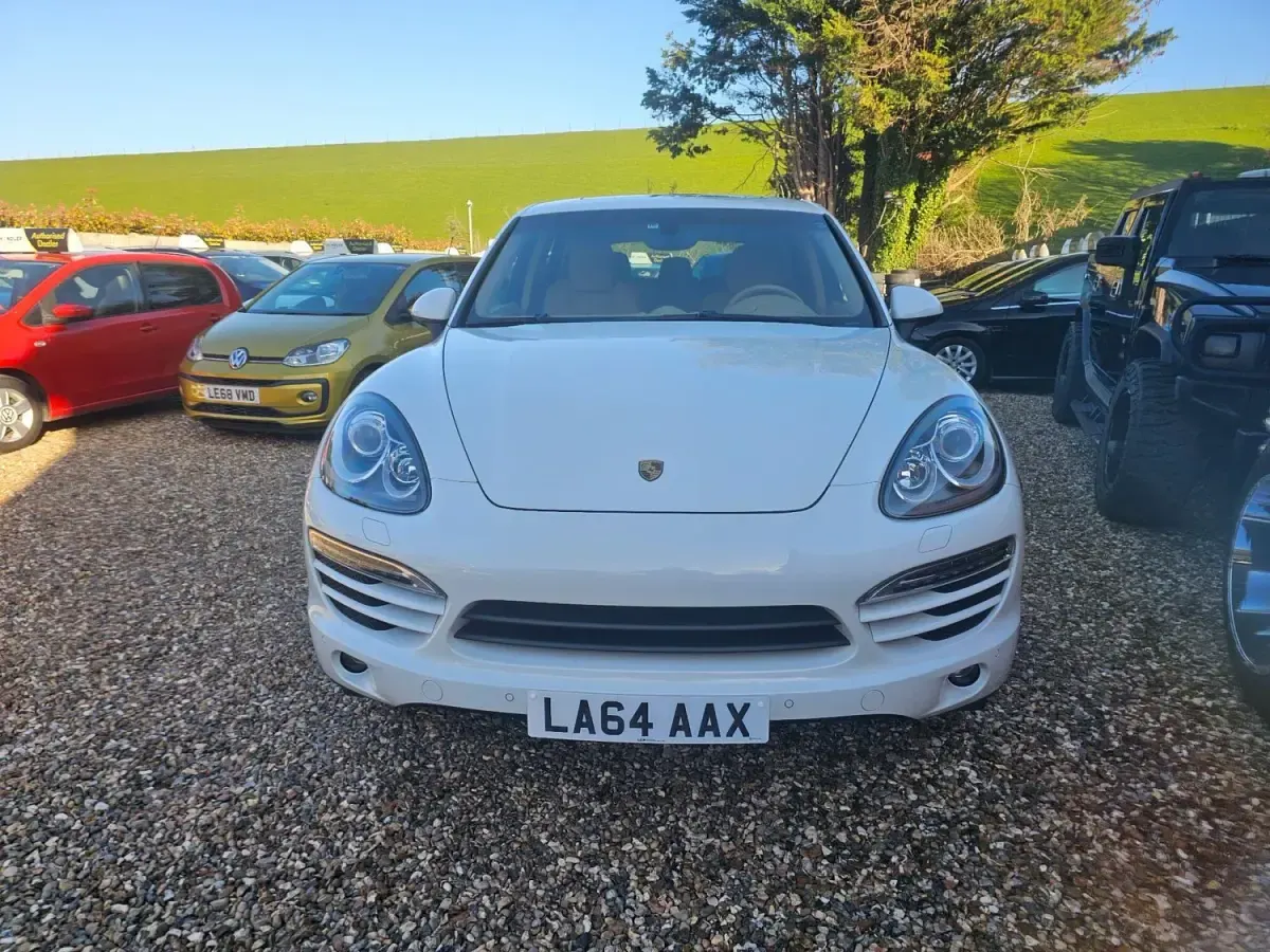 Używany Porsche Cayenne 300 KM (220 kW) 2025 Biały SUV