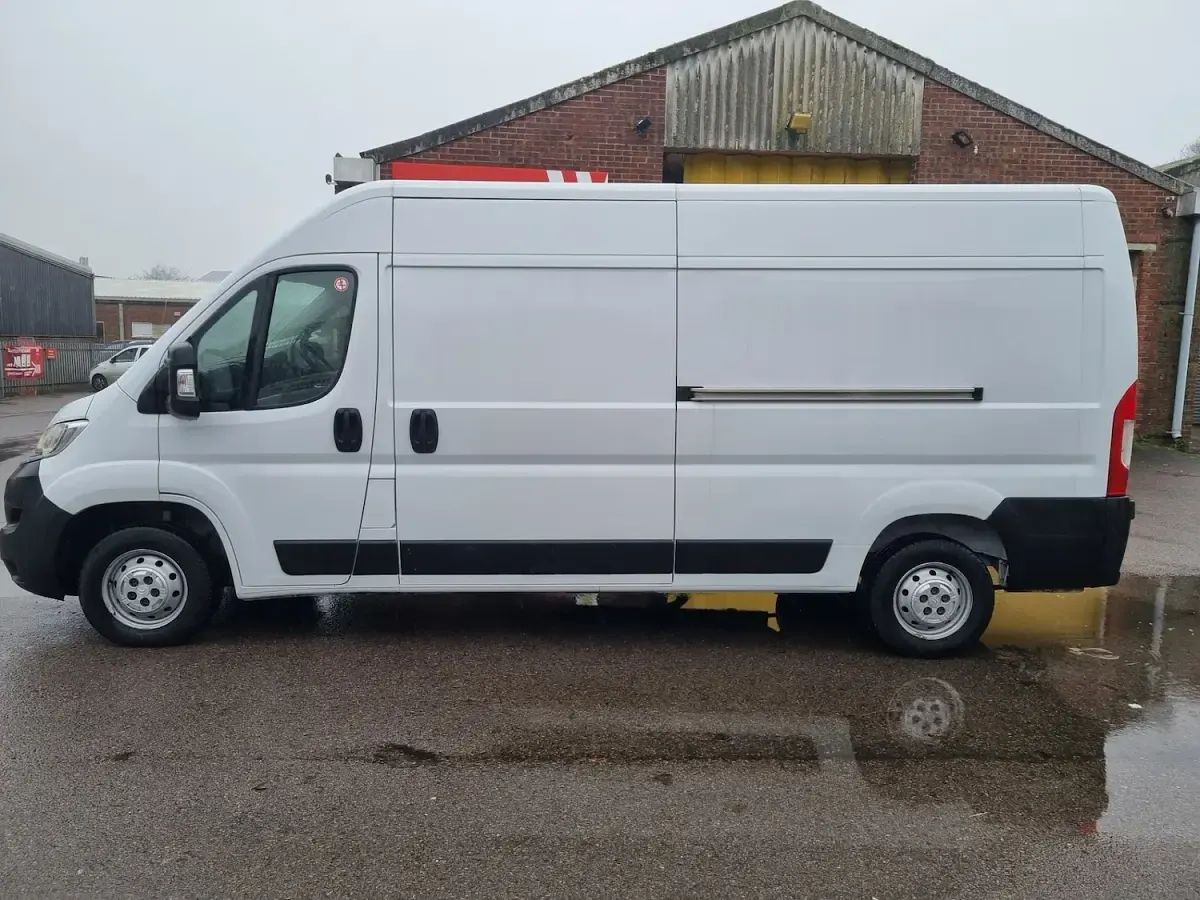 Used Citroën Relay 140 HP (102 kW) 2022 White Van