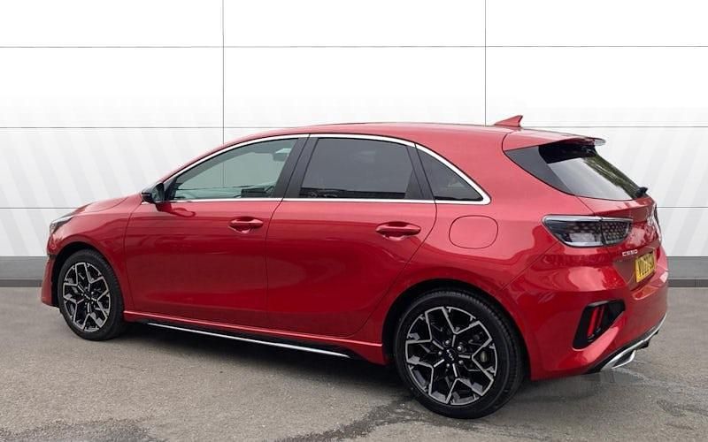 Usado Kia Ceed GT-Line 160 HP (117 kW) 2023 Vermelho Citadino