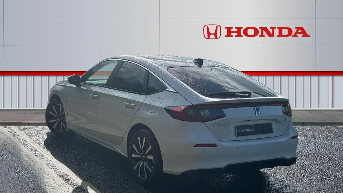 Used Honda Civic Elegance 143 HP (105 kW) 2025 White Hatchback