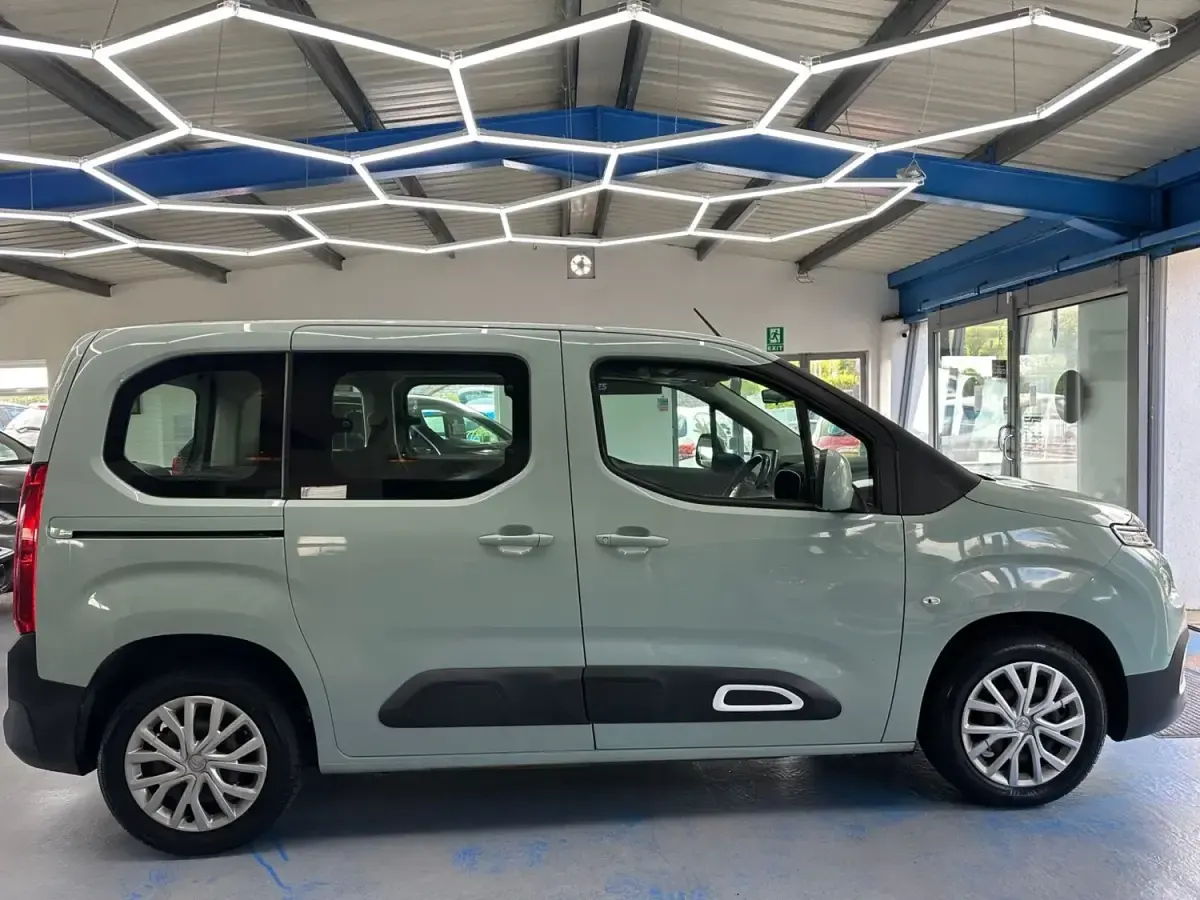 Begagnad Citroën Berlingo Feel 2018 Grön Minibuss