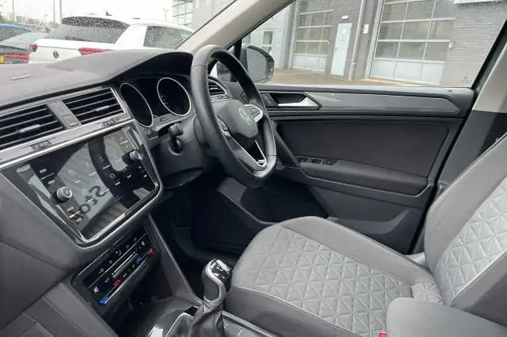 Usado VW Tiguan Life 150 HP (110 kW) 2021 Cinzento SUV
