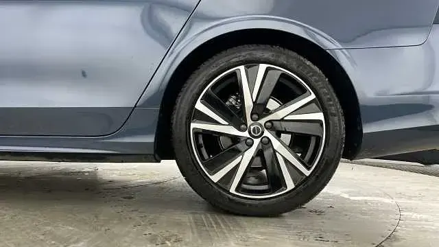 Used Volvo V90 R-Design 197 HP (144 kW) 2022 Blue Estate