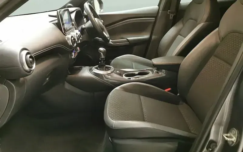 Used Nissan Juke N-Connecta 114 HP (83 kW) 2023 Grey SUV