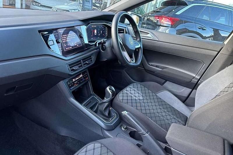 Used VW Polo R-line 95 HP (69 kW) 2023 White Hatchback